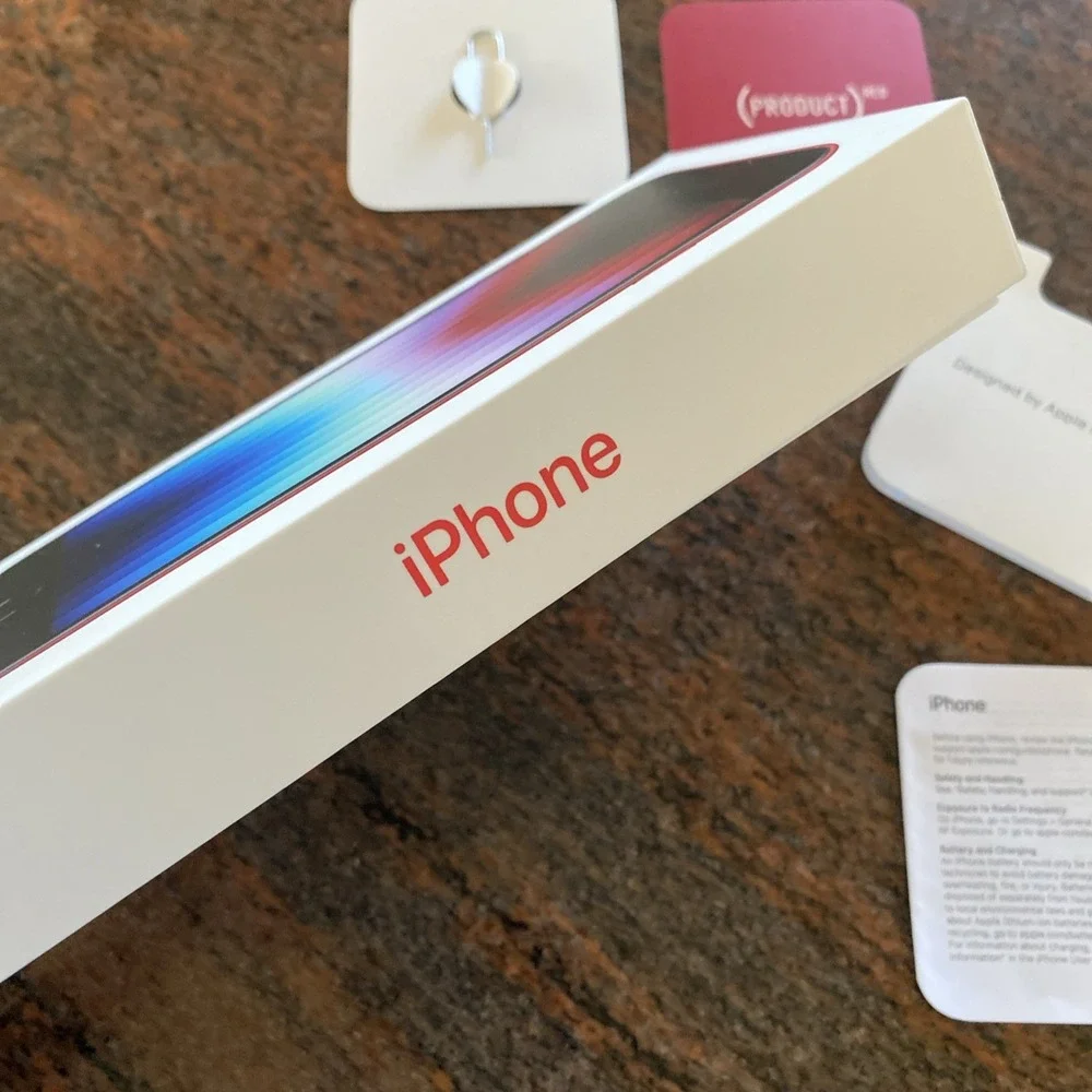 EMPTY BOX ONLY Apple iPhone SE (3rd Generation) Red,‎ 64GB, A2595 Gift Box